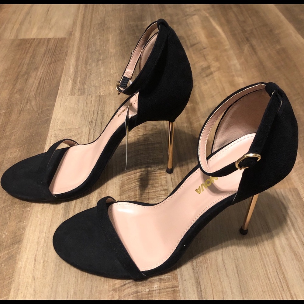 “Sara” - On Repeat Black & Gold classy sexy heels